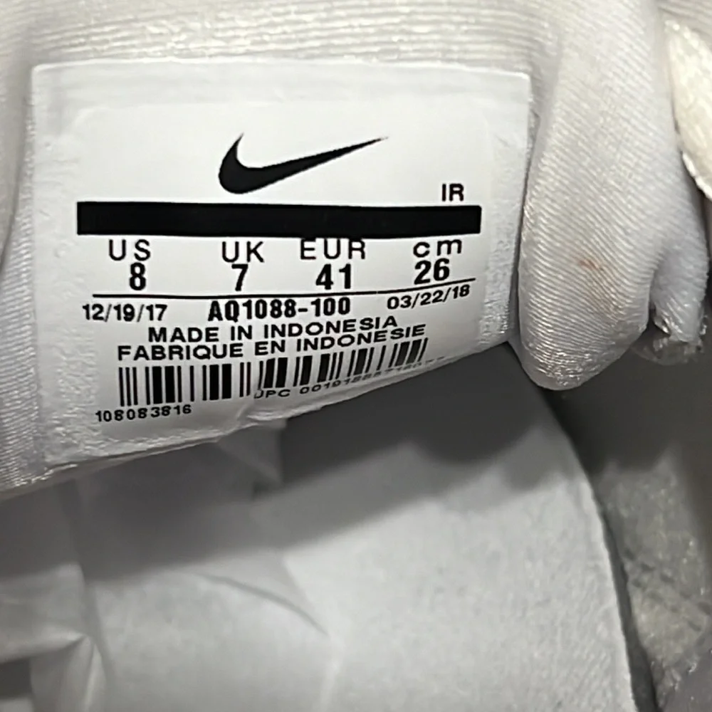 Nike Air Max Plus TN SE Big Logo White Silver Sneakers Size 8